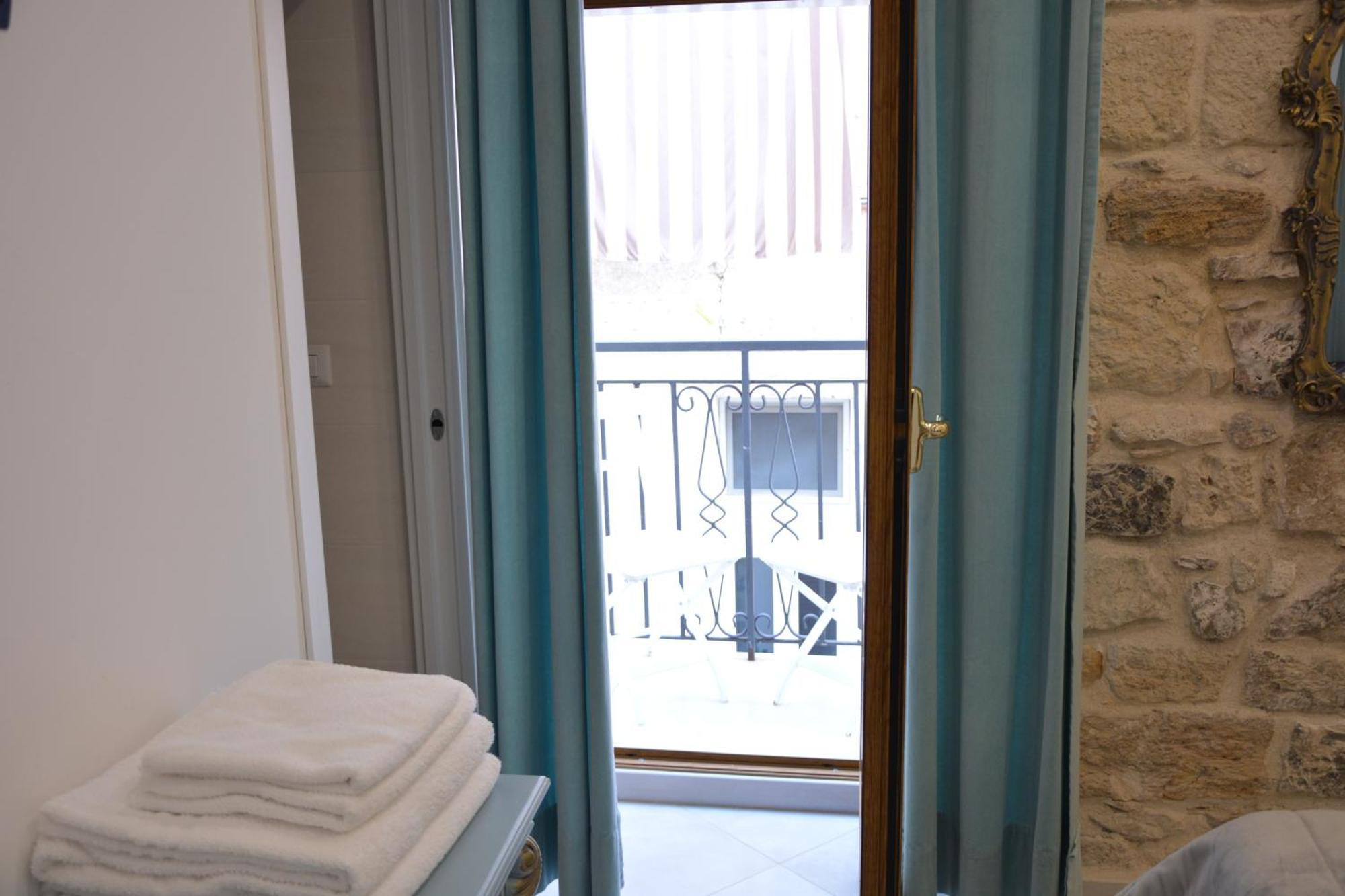 Dimora Del Carmine Hotel บารี ภายนอก รูปภาพ